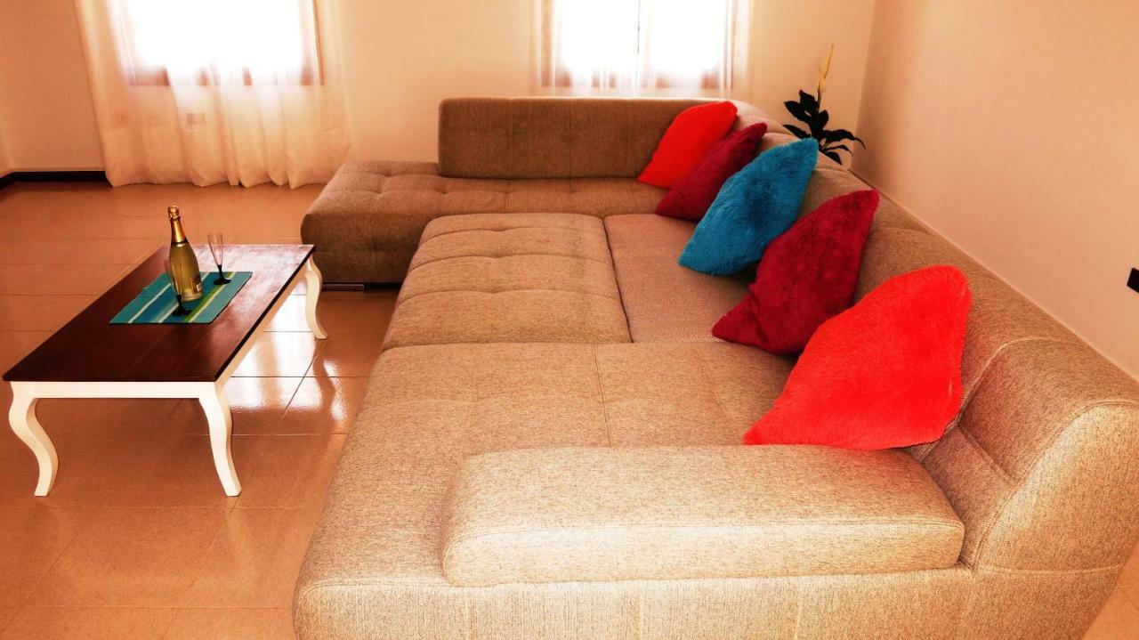 Large On Golf Course Apartment *